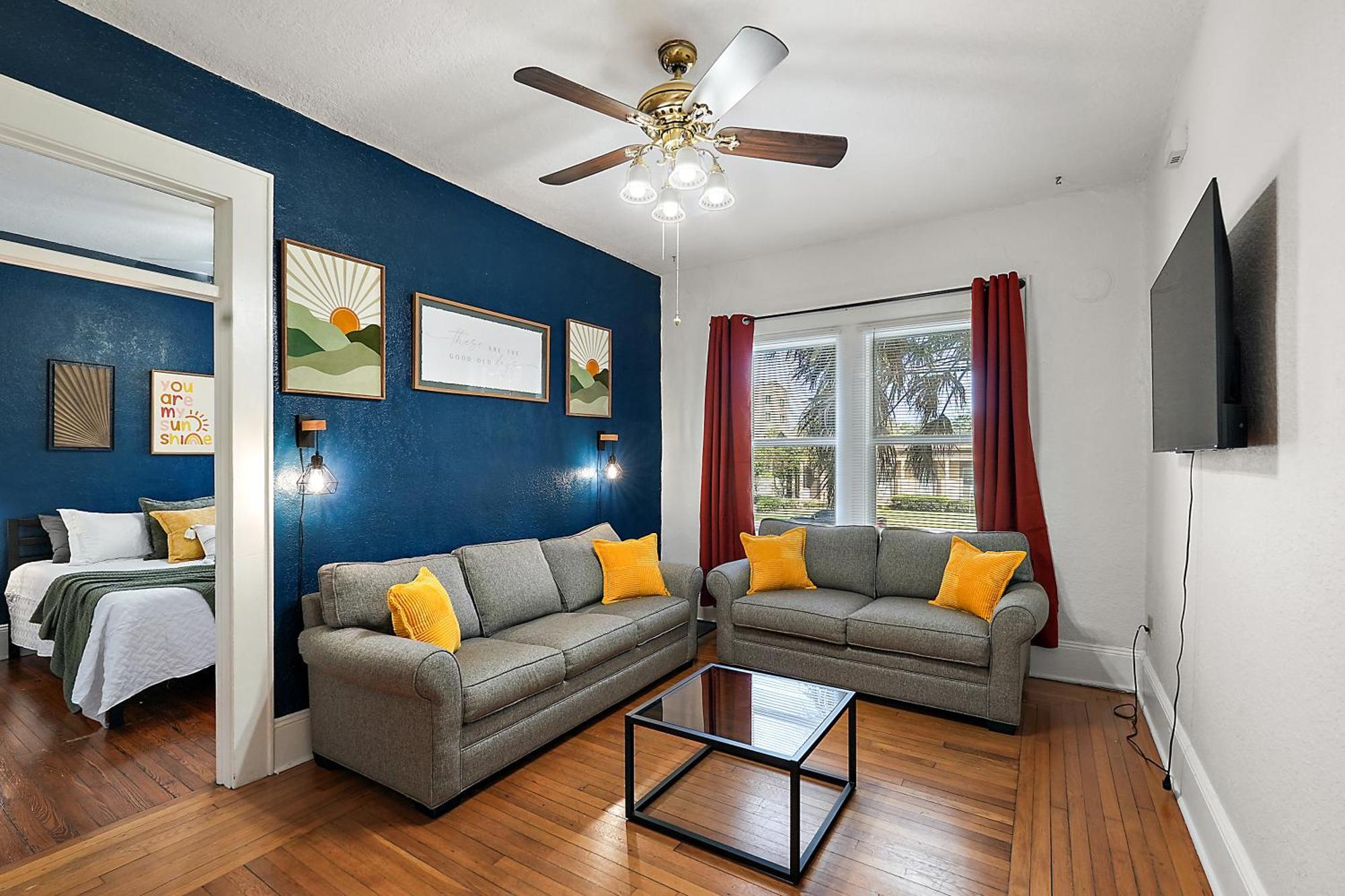 Downtown Den-King Bed~Heart Of Eustis~Queen Sleeper~Upstairs~Bright & Happy Luaran gambar