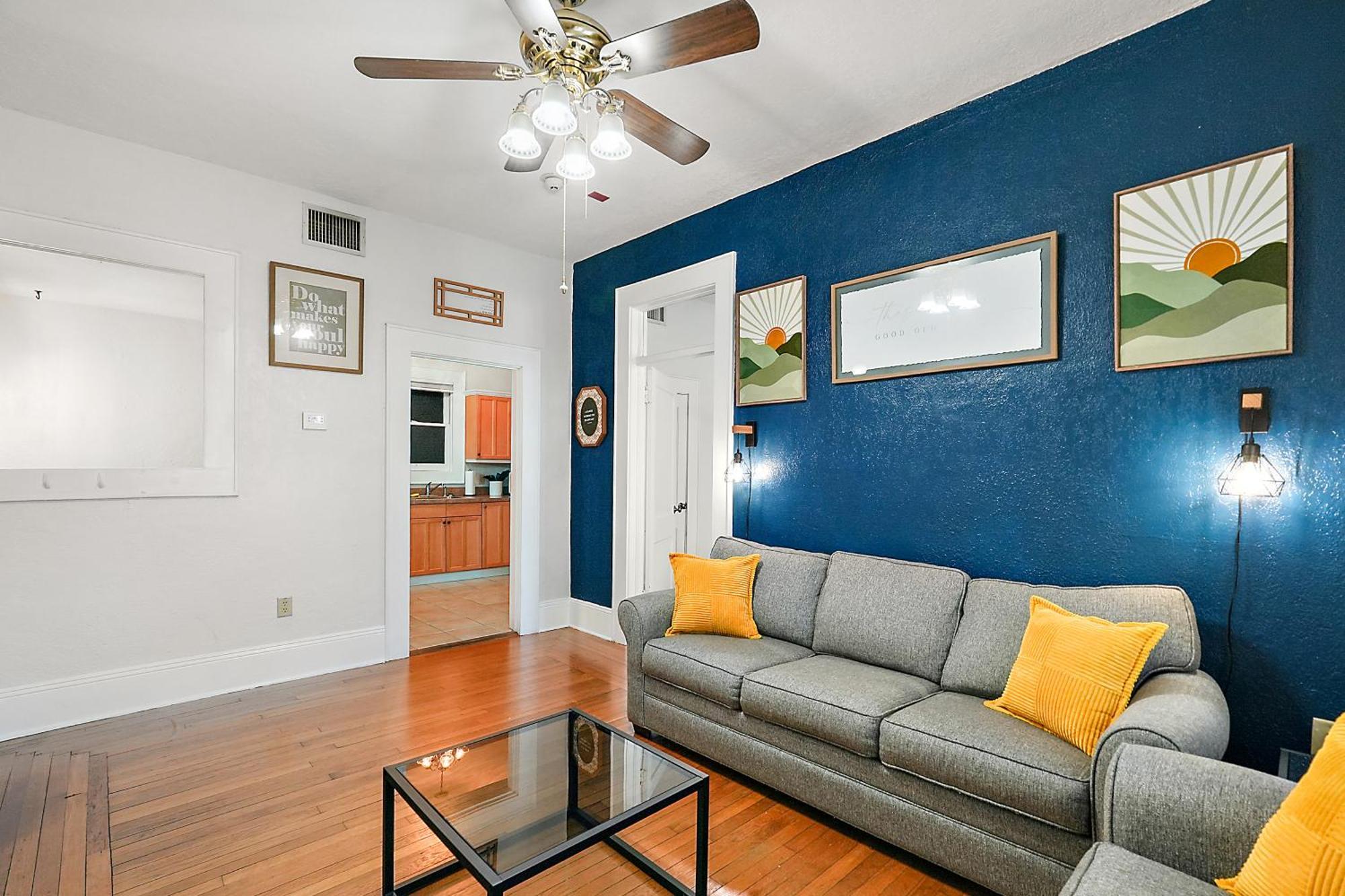 Downtown Den-King Bed~Heart Of Eustis~Queen Sleeper~Upstairs~Bright & Happy Luaran gambar