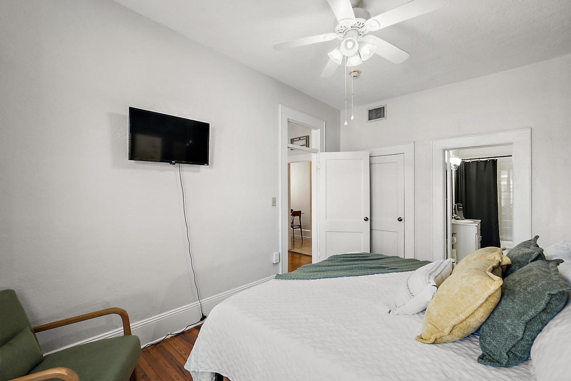 Downtown Den-King Bed~Heart Of Eustis~Queen Sleeper~Upstairs~Bright & Happy Luaran gambar